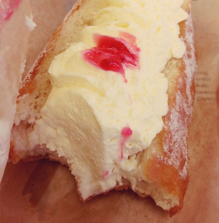Cream_doughnut